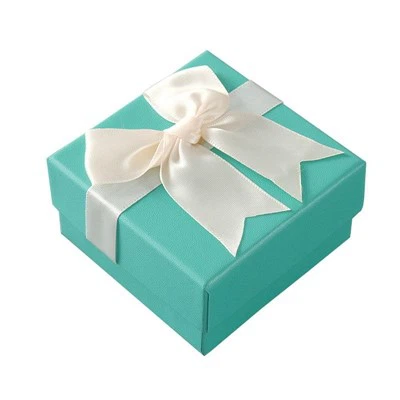 날아다니는 나비가 있는 서프라이즈 박스